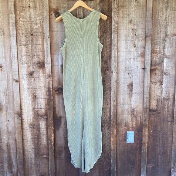 Elegant Olive Green Sleeveless Dress - Picture 5 of 11